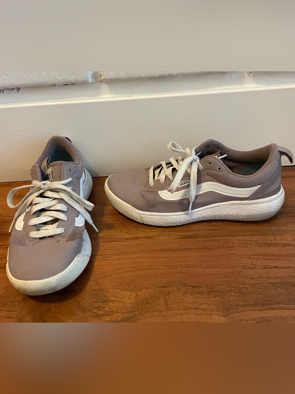 VANS UltraRange Low Top Taupe/Mauve/White Athletic Activewear Sneakers M 6.5 W 8